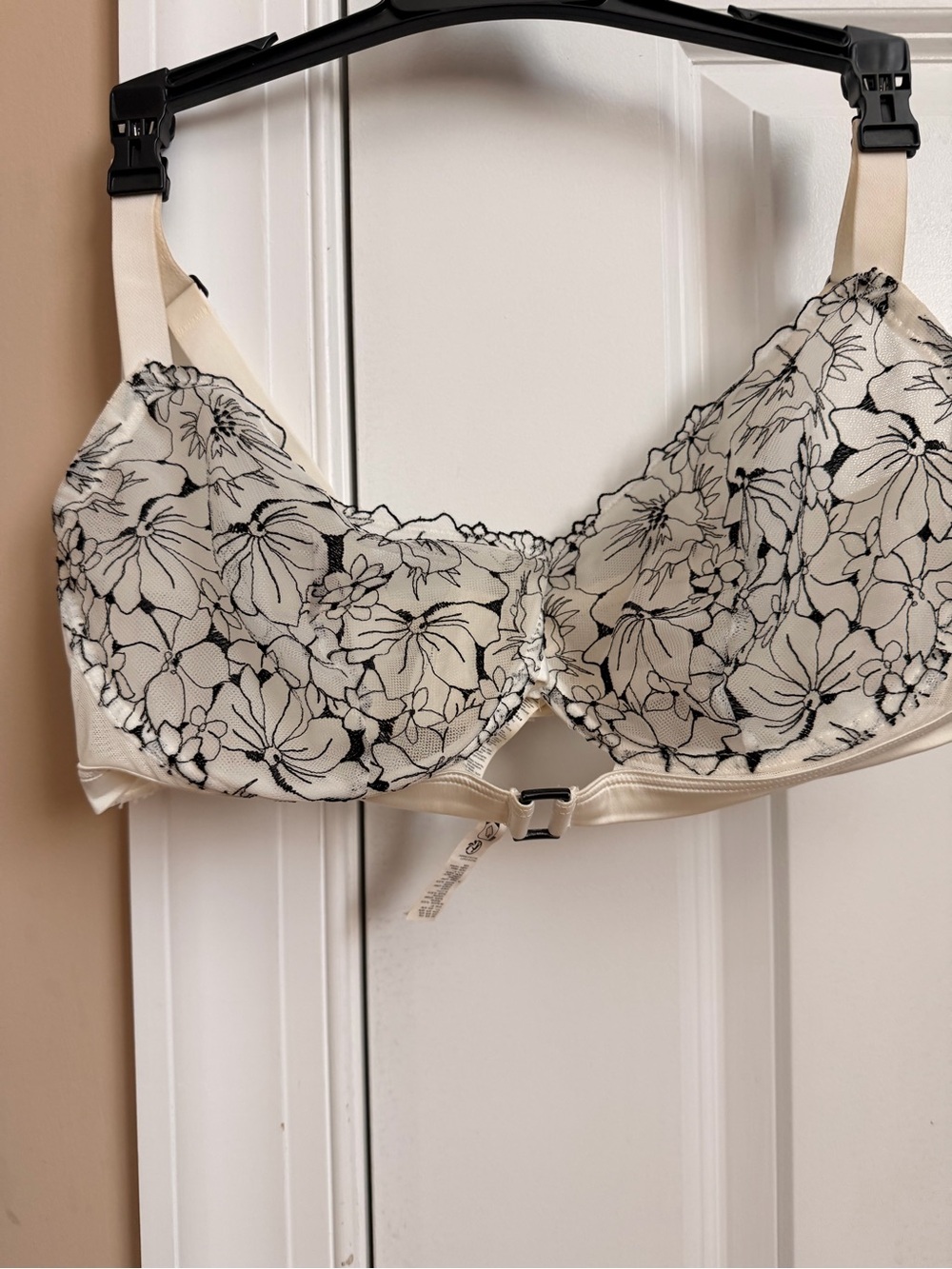 intimissimi Cream Bra with Black Floral Lace